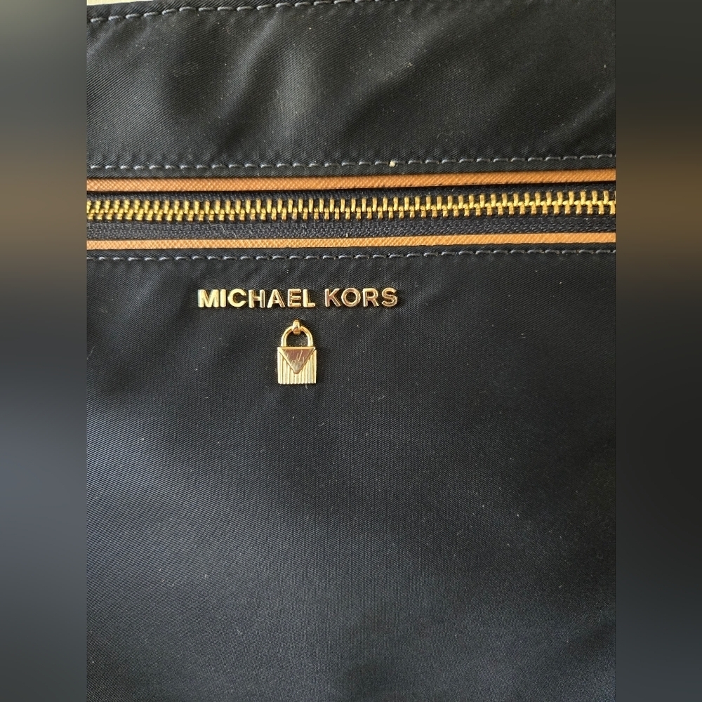 Michael Kors Kelsey Navy Blue Tan Nylon Shoulder Bag - Picture 2 of 8